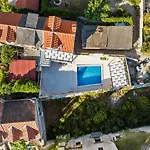 House Anadora With Pool - *