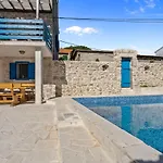 House Anadora With Pool - 兹拉林
