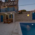 House Anadora With Pool - Apartamento