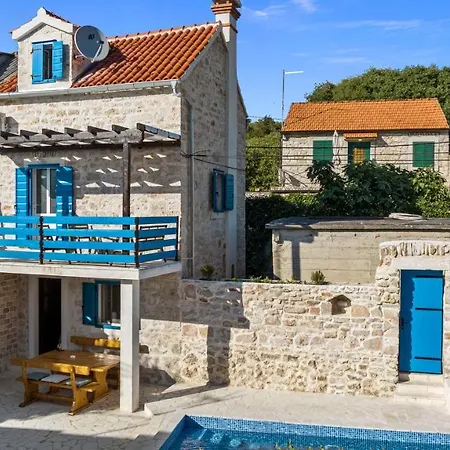 House Anadora With Pool - *