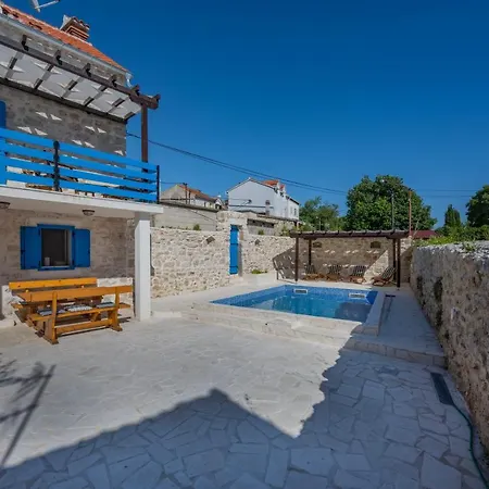 House Anadora With Pool - *