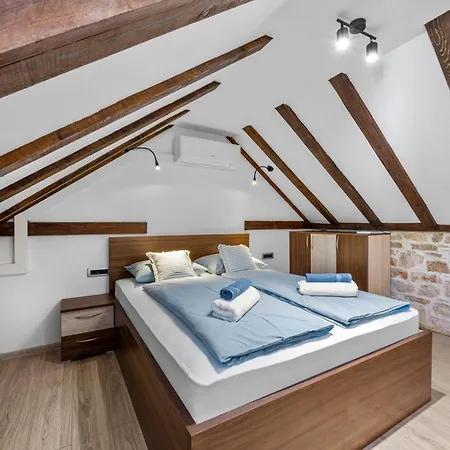 House Anadora With Pool - 즐라린