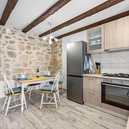 House Anadora With Pool - Apartment Zlarin