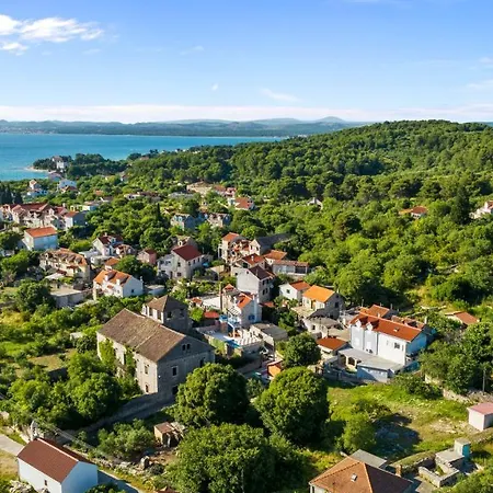 House Anadora With Pool -