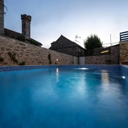 House Anadora With Pool - Apartment Zlarin
