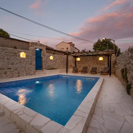 House Anadora With Pool - Apartment Zlarin