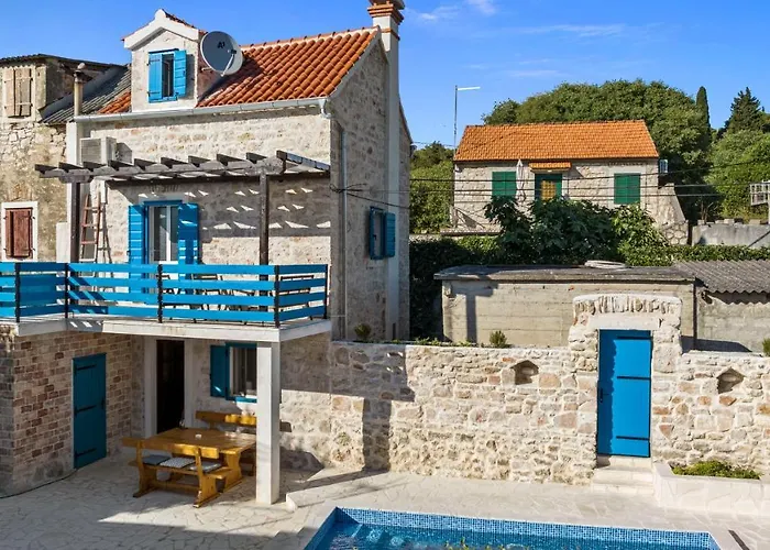 House Anadora With Pool - *