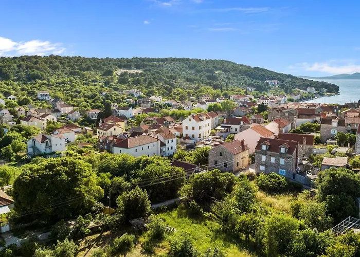 House Anadora With Pool - *