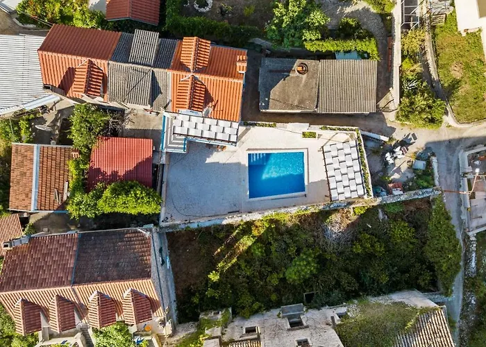 House Anadora With Pool - *