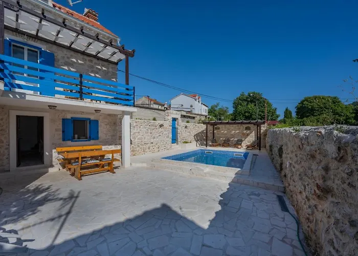 House Anadora With Pool - *