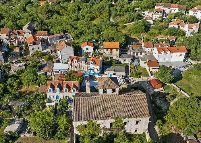 House Anadora With Pool - * זלארין