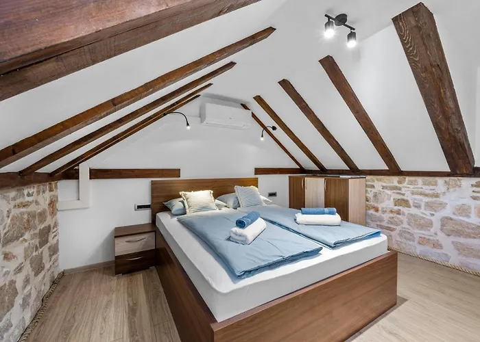 House Anadora With Pool - זלארין