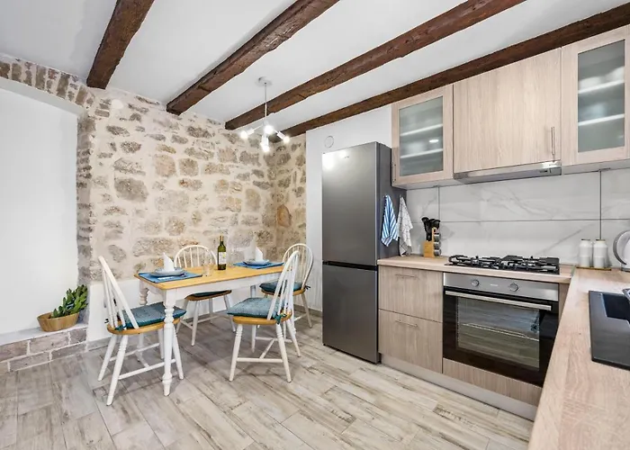 House Anadora With Pool - דירה זלארין