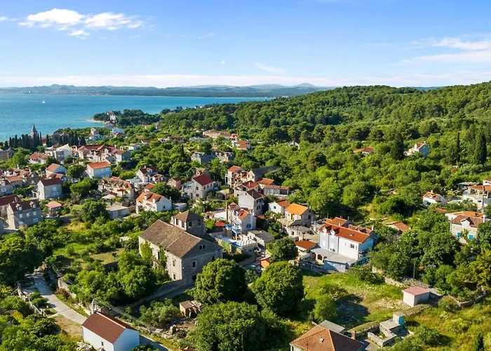 House Anadora With Pool -