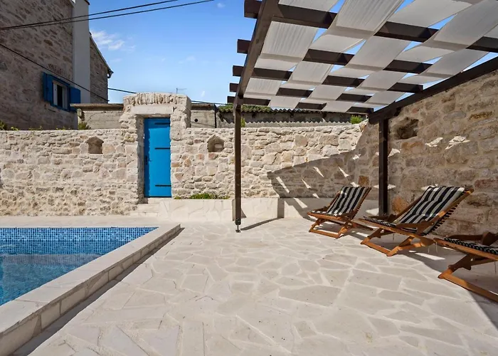House Anadora With Pool - *