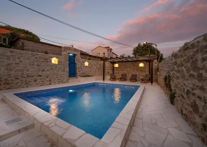 House Anadora With Pool - Apartment Zlarin