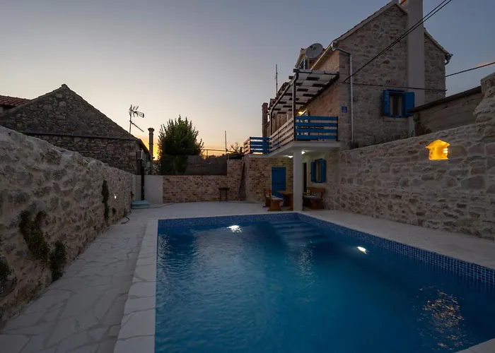 House Anadora With Pool - * זלארין